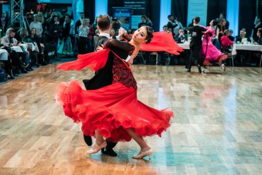 Yavaş vals dans rakip