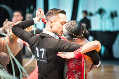 Yavaş vals dans rakip