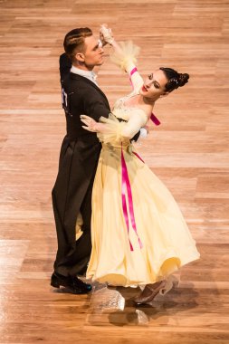 Yavaş vals dans rakip