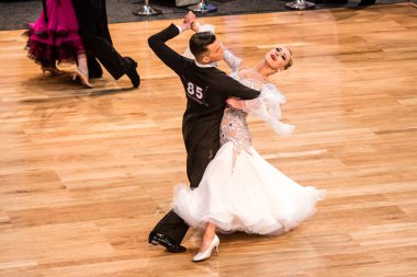 Yavaş vals dans rakip