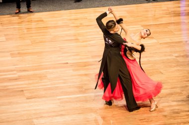 Yavaş vals dans rakip