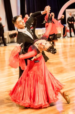 Yavaş vals dans rakip