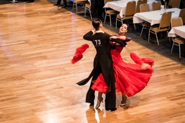 Yavaş vals dans rakip