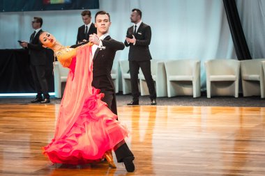 Yavaş vals dans rakip