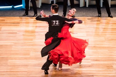 Yavaş vals dans rakip