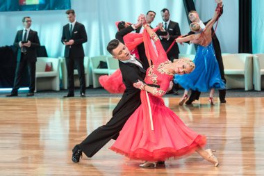 Yavaş vals dans rakip