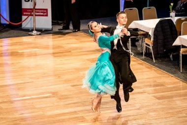 Yavaş vals dans rakip