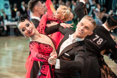 Yavaş vals dans rakip