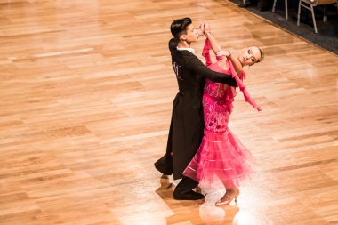 Yavaş vals dans rakip