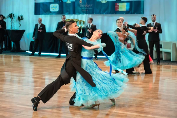 Yavaş vals dans rakip