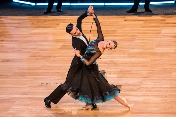 Yavaş vals dans rakip