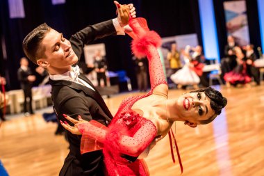 Yavaş vals dans rakip