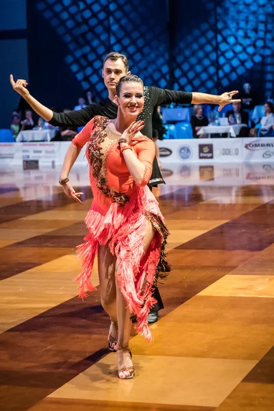 Tancerze taniec latin dance — Zdjęcie stockowe