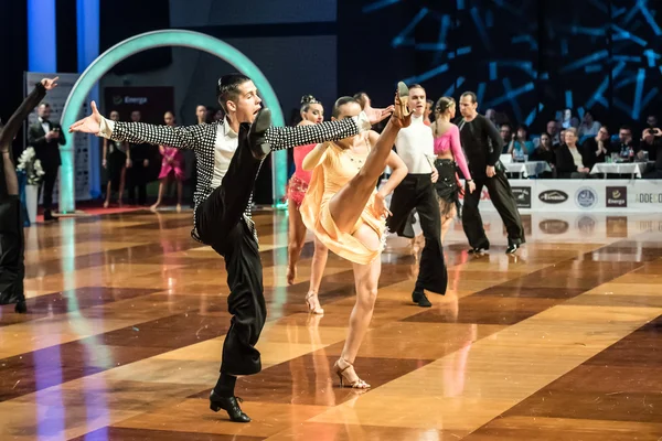 Dancers dancing latin dance — Stock Photo, Image