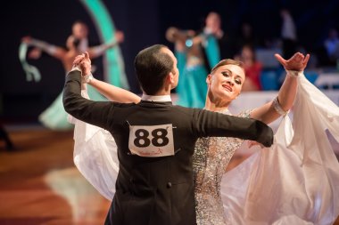 Balo salonu dans dans dansçılar