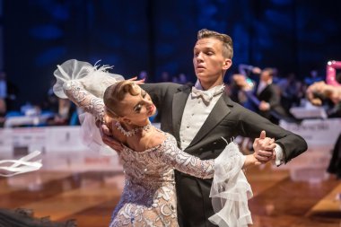 Balo salonu dans dans dansçılar