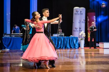 Balo salonu dans dans dansçılar