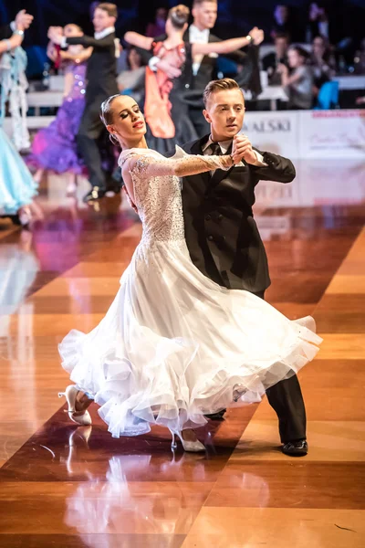 Balo salonu dans dans dansçılar — Stok fotoğraf