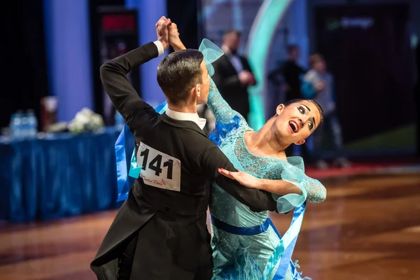 Dancers dancing ballroom dance — Stock Photo, Image