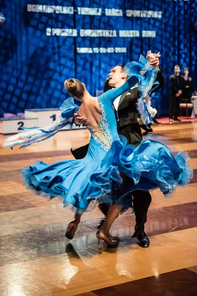 Dansare dansa ballroom dance — Stockfoto