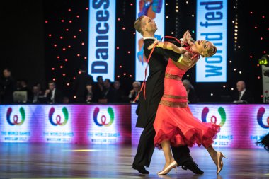 Wroclaw, Polonya - 14 Mayıs 2016: Bir Tanımlanamayan dans çift dans poz sırasında dünya dans spor Federasyonu Avrupa Şampiyonası standart dans, Mayıs 14 Wroclaw, Polonya