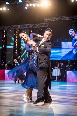 Wroclaw, Polonya - 14 Mayıs 2016: Bir Tanımlanamayan dans çift dans poz sırasında dünya dans spor Federasyonu Avrupa Şampiyonası standart dans, Mayıs 14 Wroclaw, Polonya