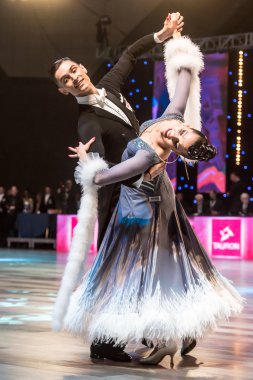 Wroclaw, Polonya - 14 Mayıs 2016: Bir Tanımlanamayan dans çift dans poz sırasında dünya dans spor Federasyonu Avrupa Şampiyonası standart dans, Mayıs 14 Wroclaw, Polonya