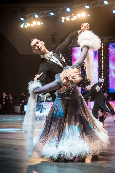 Wrocław - 14 maja 2016: Niezidentyfikowany taniec para w tanecznej pozie podczas świata Dance Sport Federation Europejskiej Championship Standard tańca, 14 maja we Wrocławiu — Zdjęcie stockowe