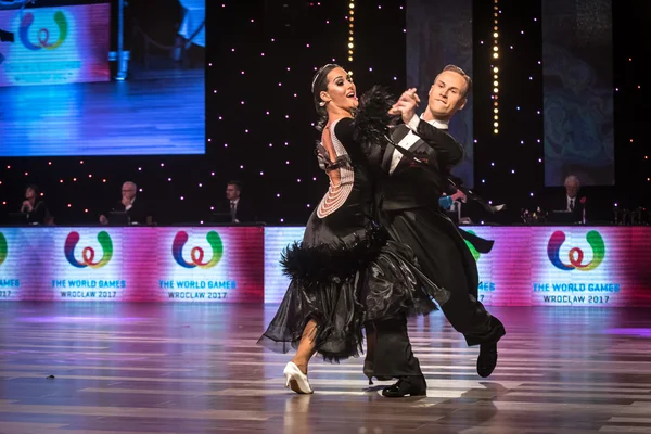 Wroclaw, Poland - May 14, 2016: An unidentified dance couple in dance pose during World Dance Sport Federation European Championship Standard Dance, on May 14 in Wroclaw, Poland — Stock Photo, Image