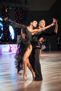 Wroclaw, Polonya - 14 Mayıs 2016: dünya dans spor Federasyonu Uluslararası Latin yetişkin dans, Wroclaw, Polonya için 14 Mayıs sırasında latin dans dans bir Tanımlanamayan dans çift