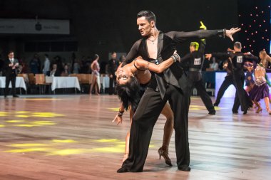 Wroclaw, Polonya - 14 Mayıs 2016: dünya dans spor Federasyonu Uluslararası Latin yetişkin dans, Wroclaw, Polonya için 14 Mayıs sırasında latin dans dans bir Tanımlanamayan dans çift