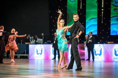 Wroclaw, Polonya - 14 Mayıs 2016: dünya dans spor Federasyonu Uluslararası Latin yetişkin dans, Wroclaw, Polonya için 14 Mayıs sırasında latin dans dans bir Tanımlanamayan dans çift