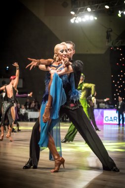 Wroclaw, Polonya - 14 Mayıs 2016: dünya dans spor Federasyonu Uluslararası Latin yetişkin dans, Wroclaw, Polonya için 14 Mayıs sırasında latin dans dans bir Tanımlanamayan dans çift