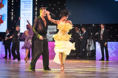 Wroclaw, Polonya - 14 Mayıs 2016: dünya dans spor Federasyonu Uluslararası Latin yetişkin dans, Wroclaw, Polonya için 14 Mayıs sırasında latin dans dans bir Tanımlanamayan dans çift