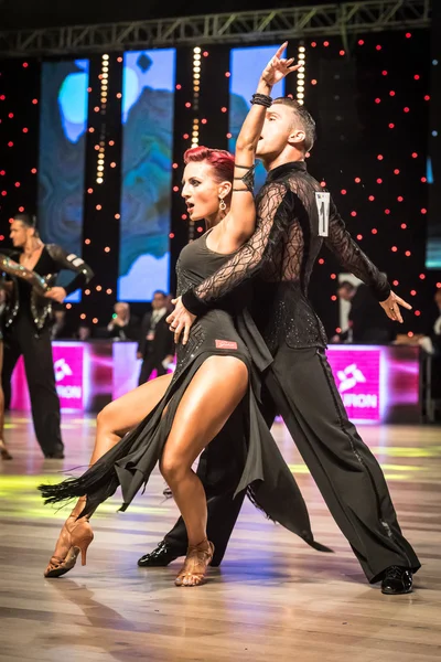 Wroclaw, Poland - May 14, 2016: An unidentified dance couple dancing latin dance during World Dance Sport Federation International Latin Adult Dance, on May 14 in Wroclaw, Poland — Stock Photo, Image