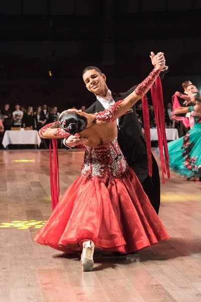 Wrocław - 14 maja 2016: Niezidentyfikowany taniec para w tanecznej pozie podczas świata Dance Sport Federation Europejskiej Championship Standard tańca, 14 maja we Wrocławiu — Zdjęcie stockowe