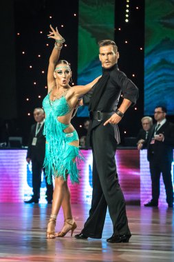 Wroclaw, Polonya - 14 Mayıs 2016: dünya dans spor Federasyonu Uluslararası Latin yetişkin dans, Wroclaw, Polonya için 14 Mayıs sırasında latin dans dans bir Tanımlanamayan dans çift