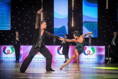 Wroclaw, Polonya - 14 Mayıs 2016: dünya dans spor Federasyonu Uluslararası Latin yetişkin dans, Wroclaw, Polonya için 14 Mayıs sırasında latin dans dans bir Tanımlanamayan dans çift