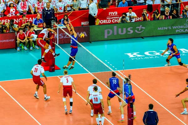 WARSAW, POLOGNE - 30 AOÛT : Premier match du Championnat du monde de volleyball masculin Pologne-Serbie, Varsovie, 30 août 2014 — Photo