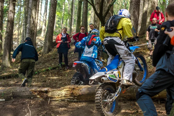 Motocross-Fahrer beim Drapak-Rodeo-Rennen — Stockfoto