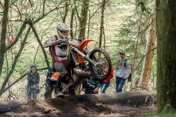 Motocross-Fahrer beim Drapak-Rodeo-Rennen — Stockfoto