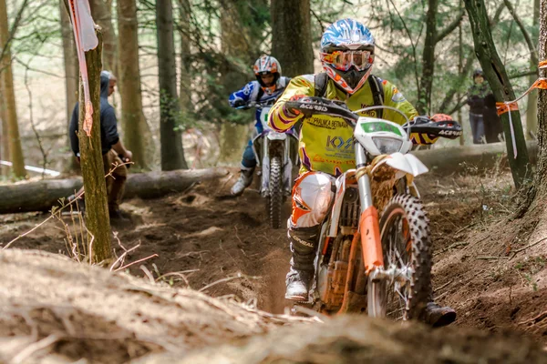 Motocross piloto na corrida de rodeio Drapak — Fotografia de Stock