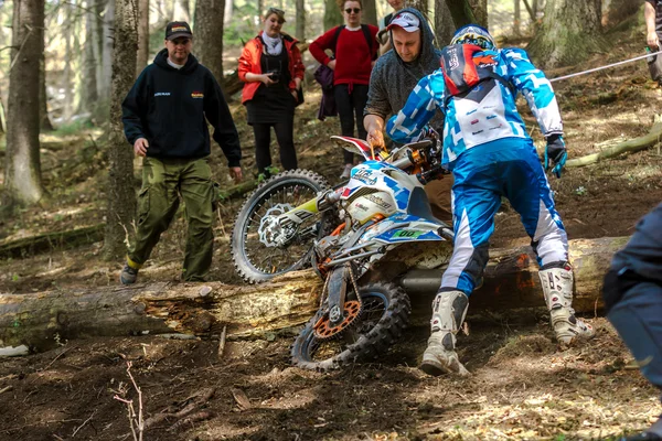 Motocross-Fahrer beim Drapak-Rodeo-Rennen — Stockfoto