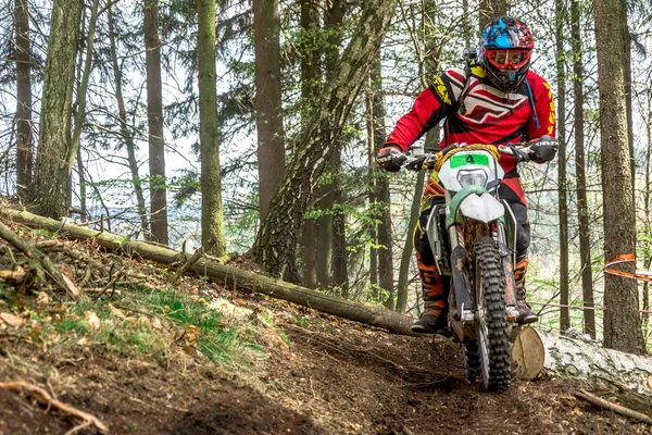 Motocross-Fahrer beim Drapak-Rodeo-Rennen — Stockfoto