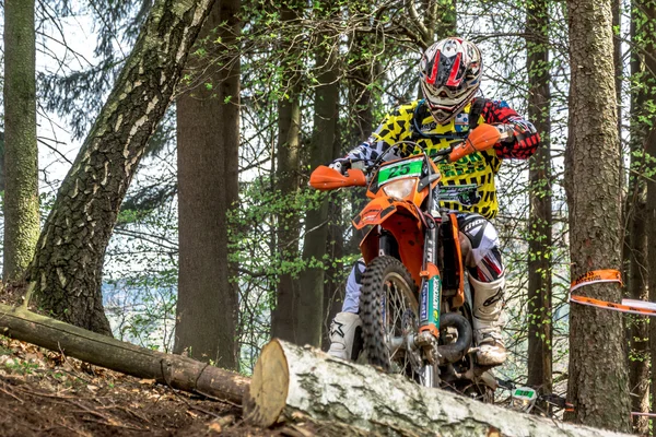 Motocross piloto na corrida de rodeio Drapak — Fotografia de Stock