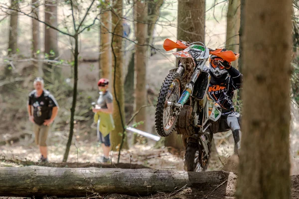 Motocross-Fahrer beim Drapak-Rodeo-Rennen — Stockfoto