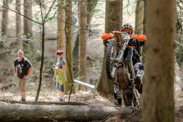 Motocross-Fahrer beim Drapak-Rodeo-Rennen — Stockfoto