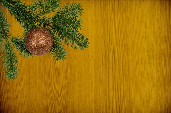 绿枝木背景圣诞球 — 图库照片
