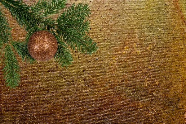 Zelené větve s vánoční koule na plátně pozadí — Stock fotografie