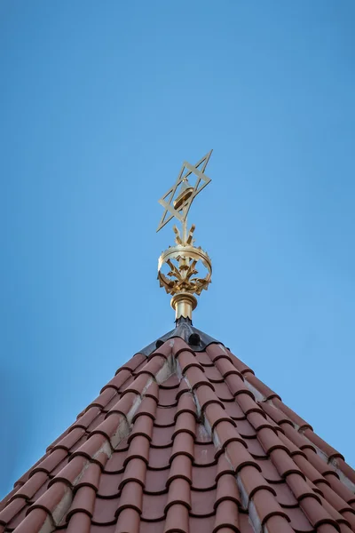 David star on the roof of synagogue — Stock Photo, Image